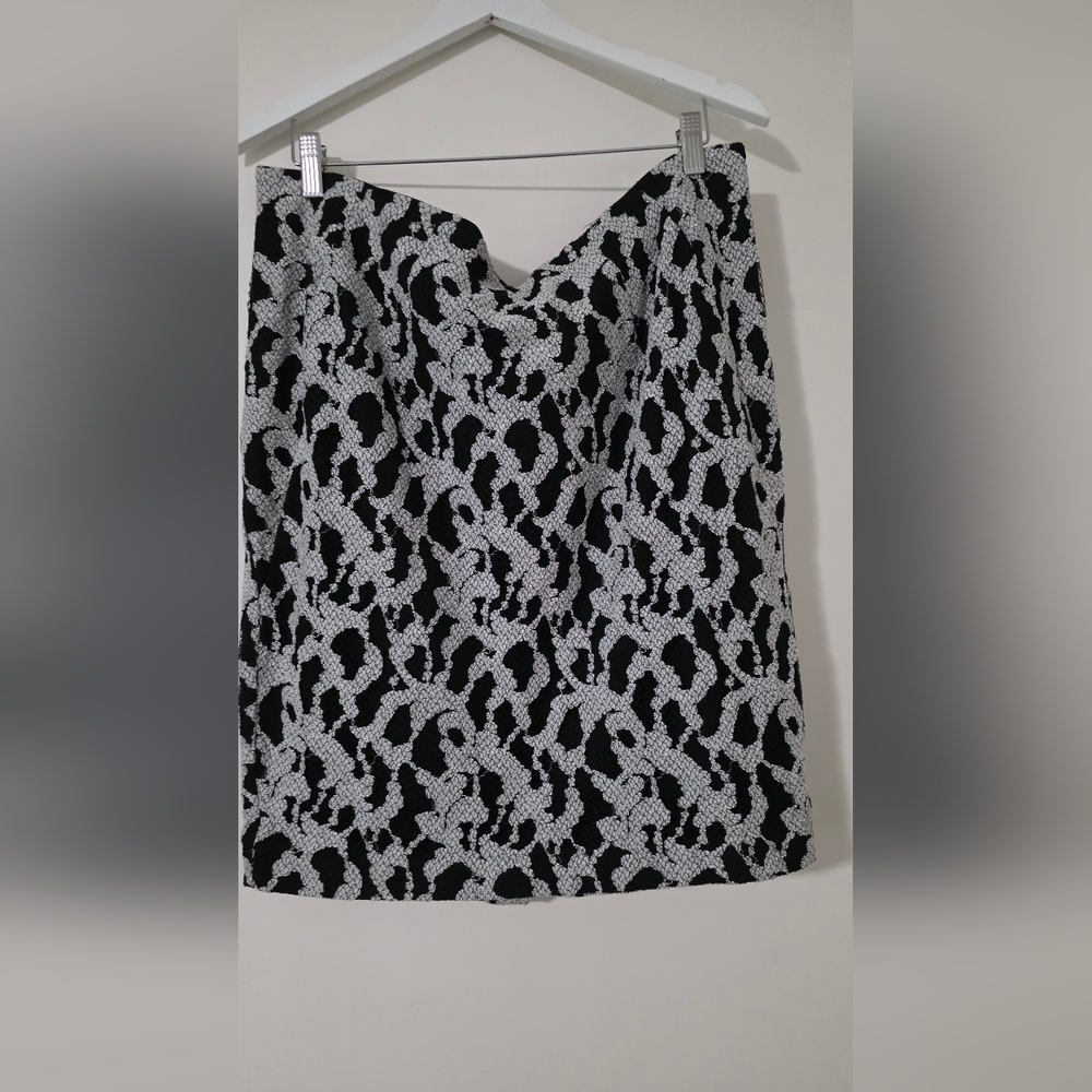 Lane Bryant Black and White Midi Skirtyan Size 16